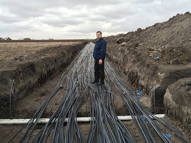 Pole installer at field phenotyping facility