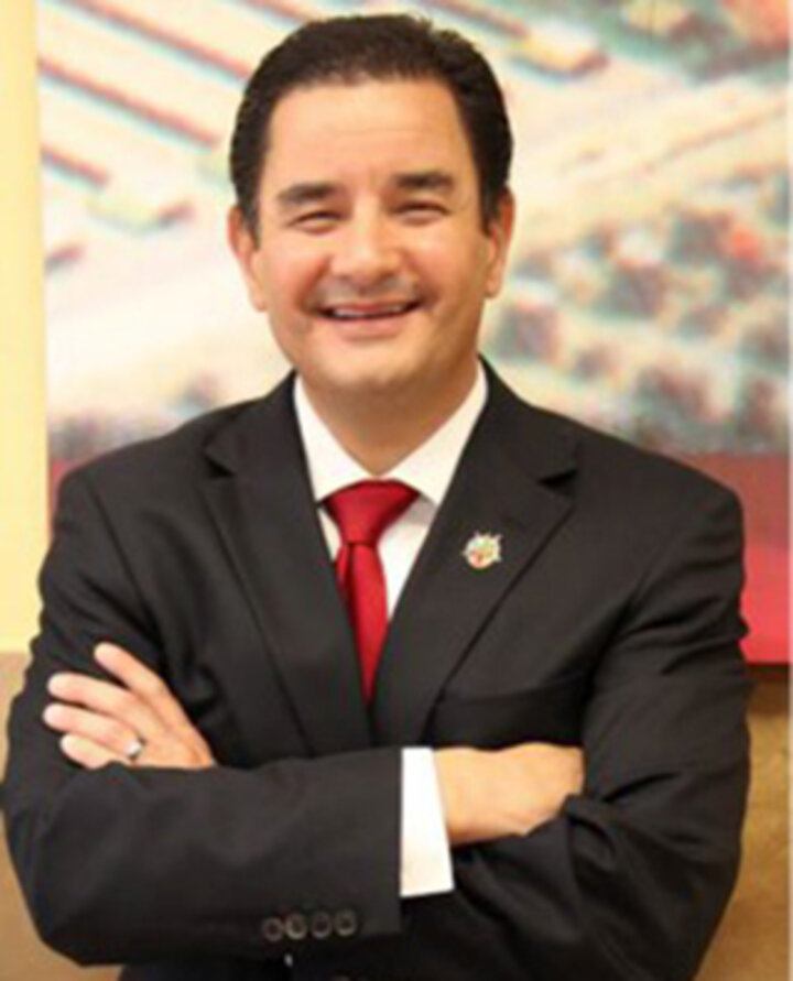 Portrait of Héctor Santiago